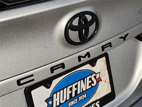 Used 2020 Toyota Camry XSE image 11