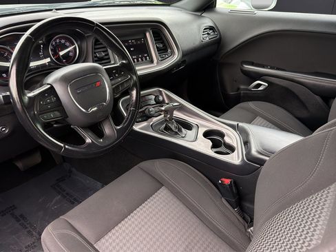 Used 2021 Dodge Challenger SXT RWD image 10