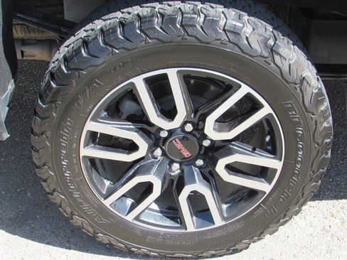 Used 2023 GMC Sierra 1500 AT4 w/ Technology Package AWD/4WD image 53
