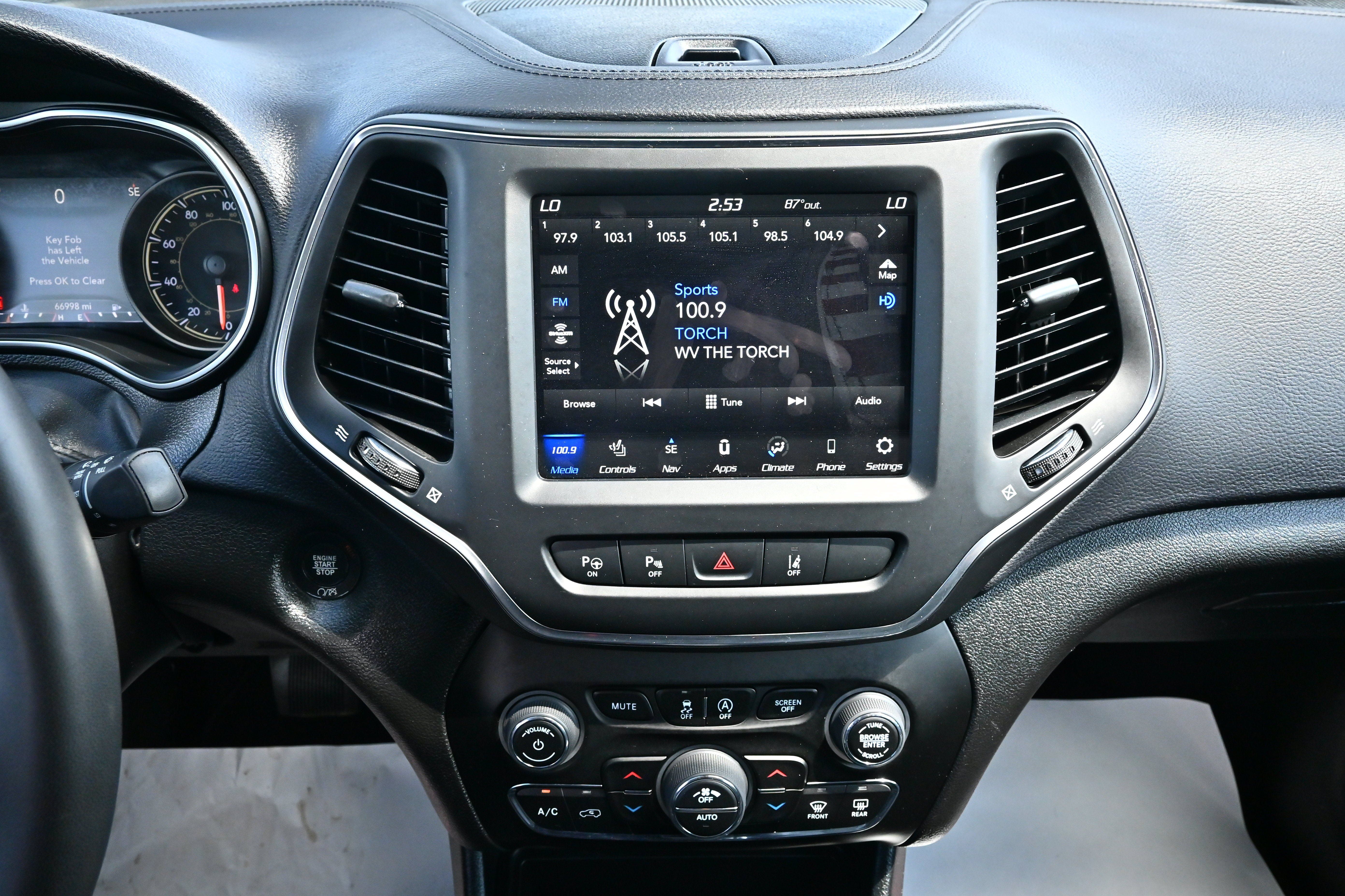 Used 2023 Jeep Cherokee Altitude Lux AWD/4WD image 18