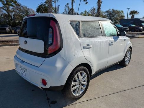 Used 2018 Kia Soul + image 4
