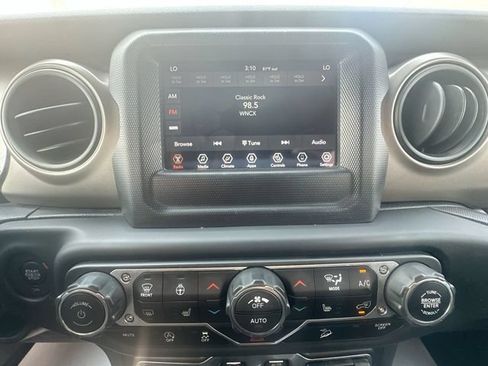 Used 2018 Jeep Wrangler Sport AWD/4WD image 18