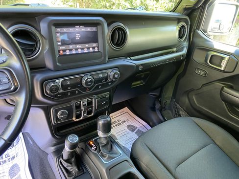 Used 2020 Jeep Wrangler Unlimited Sport image 24