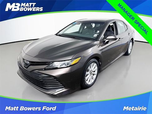 Used 2018 Toyota Camry LE image 1