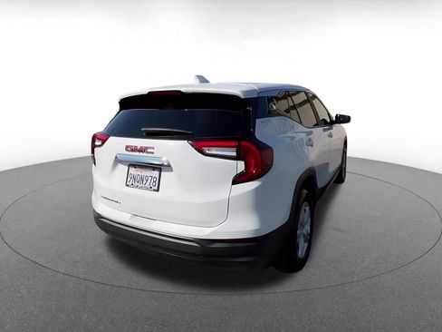 Used 2024 GMC Terrain SLE FWD image 15