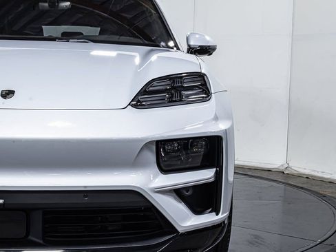 New 2025 Porsche Macan Turbo Electric image 2