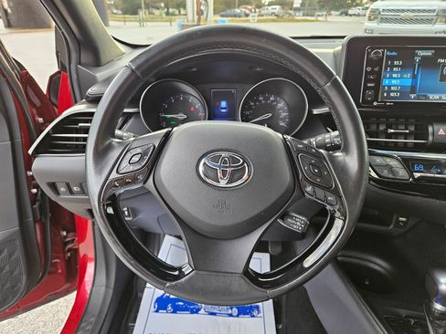 Used 2018 Toyota C-HR XLE image 23
