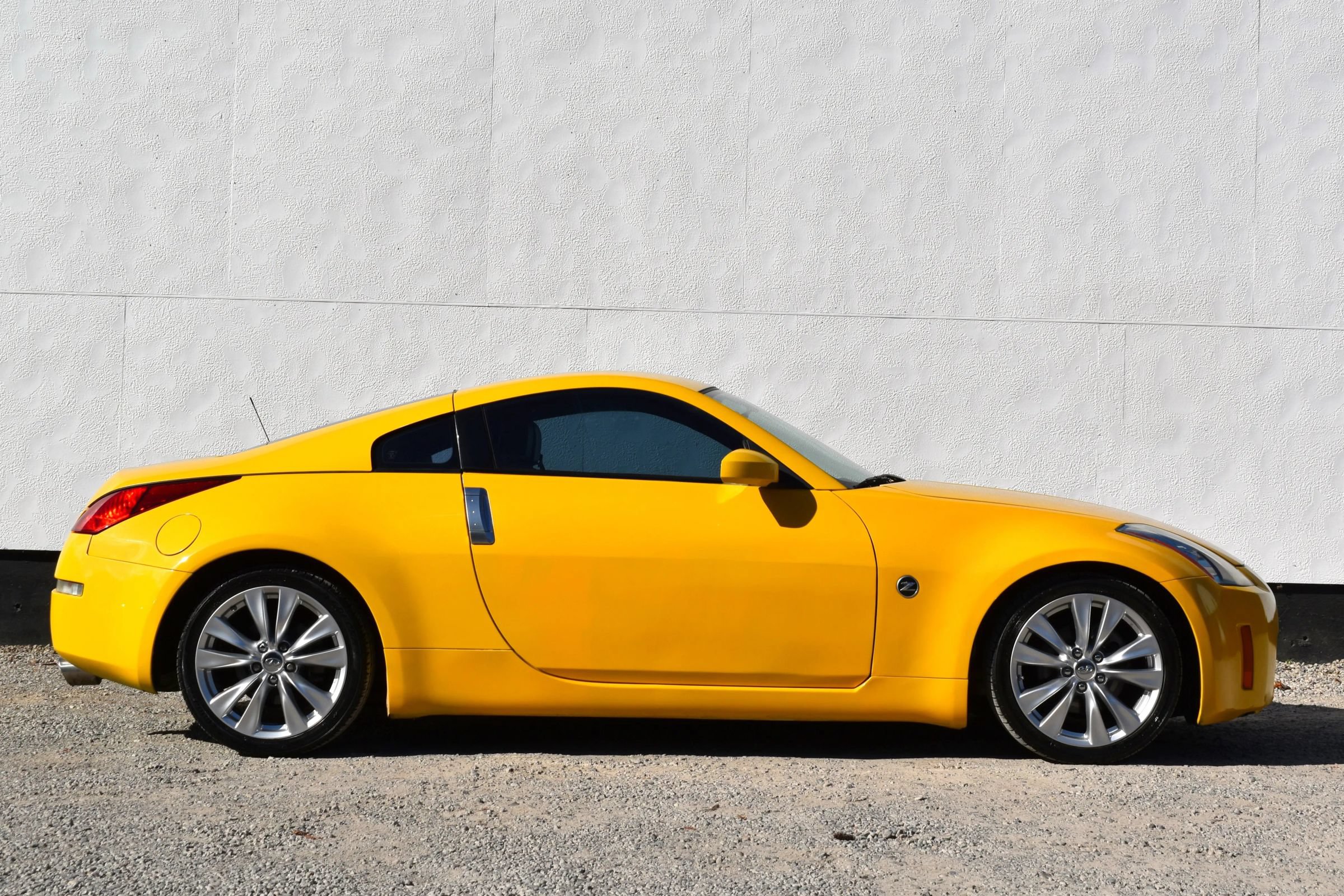 Used 2005 Nissan 350Z Touring w/ (N93) Cargo Convenience Pkg RWD image 6