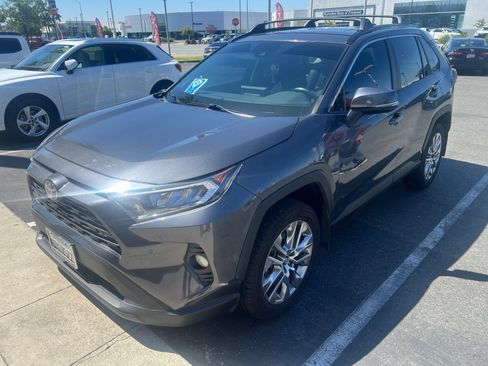 Used 2020 Toyota RAV4 XLE Premium FWD image 1