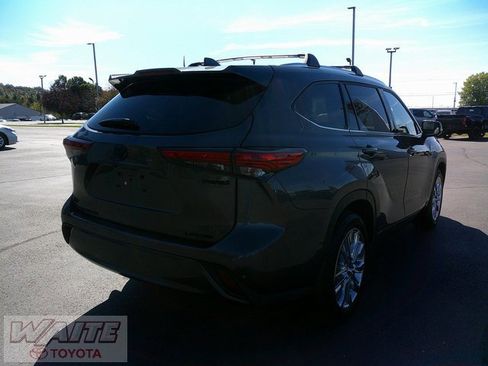 Used 2023 Toyota Highlander Limited image 2