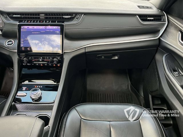 Used 2025 Jeep Grand Cherokee L Limited AWD/4WD image 23