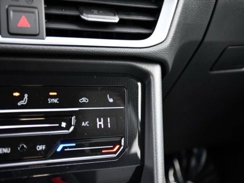 New 2026 Volkswagen Taos SE image 12