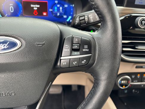 Used 2020 Ford Escape Titanium image 33