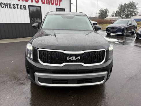 Used 2023 Kia Telluride EX w/ EX Captain's Chair Package image 3