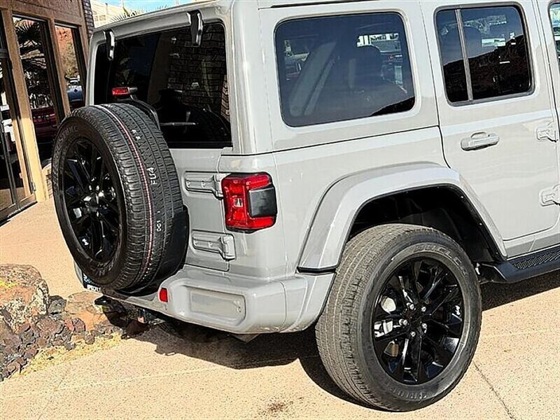 Used 2023 Jeep Wrangler Unlimited Sahara AWD/4WD image 16