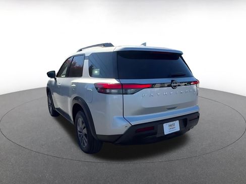 Used 2025 Nissan Pathfinder SV FWD image 11