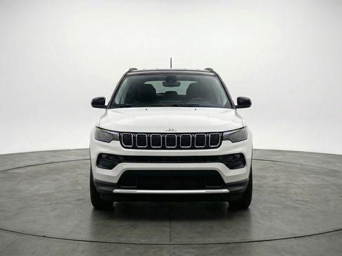 Used 2025 Jeep Compass Limited AWD/4WD image 2