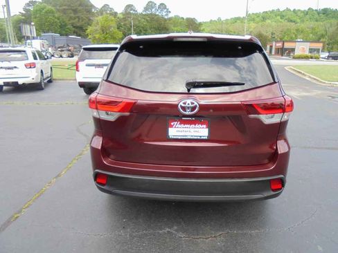 Used 2019 Toyota Highlander XLE FWD image 4