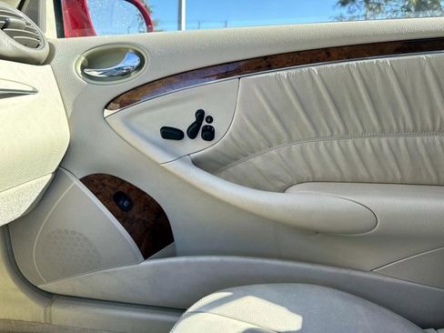 Used 2009 Mercedes-Benz CLK 350 Cabriolet image 17