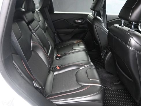 Used 2019 Jeep Cherokee Trailhawk w/ Comfort/Convenience Group AWD/4WD image 37