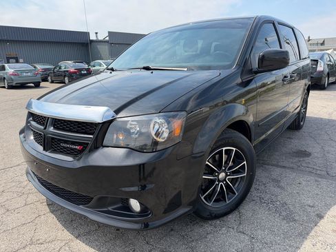 Used 2017 Dodge Grand Caravan GT image 2