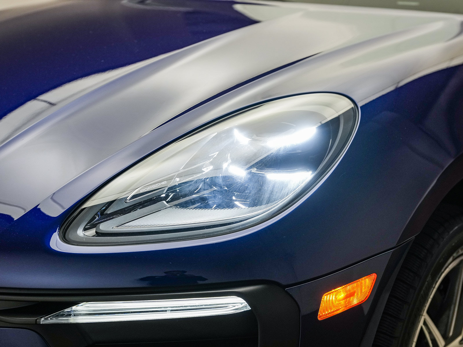 Certified 2026 Porsche Macan AWD/4WD image 6