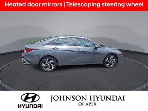 Used 2025 Hyundai Elantra Limited FWD image 9
