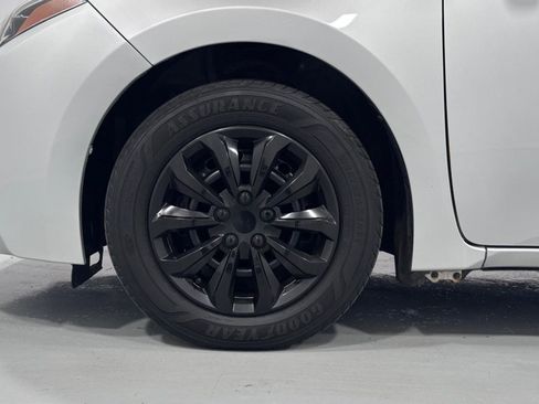 Used 2015 Toyota Corolla L FWD image 29