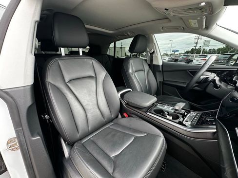 Used 2023 Audi Q8 Premium AWD/4WD image 31