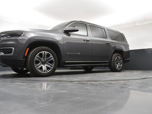 Used 2023 Jeep Wagoneer L 4WD w/ Premium Group I image 21