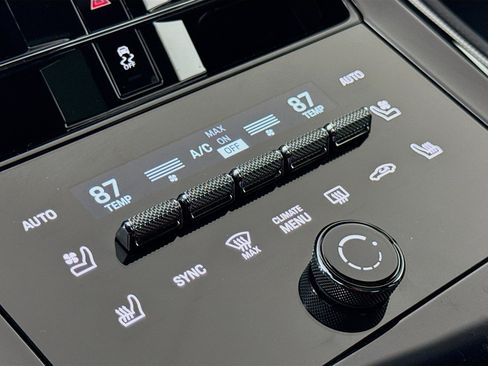 Certified 2025 Porsche Panamera 4 image 21