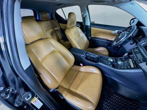 Used 2011 Lexus CT 200h Premium w/ Premium Audio Pkg FWD image 29