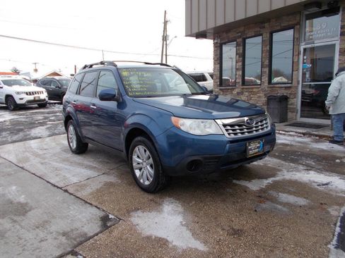 Used 2012 Subaru Forester 2.5X Premium w/ All-Weather Pkg image 2