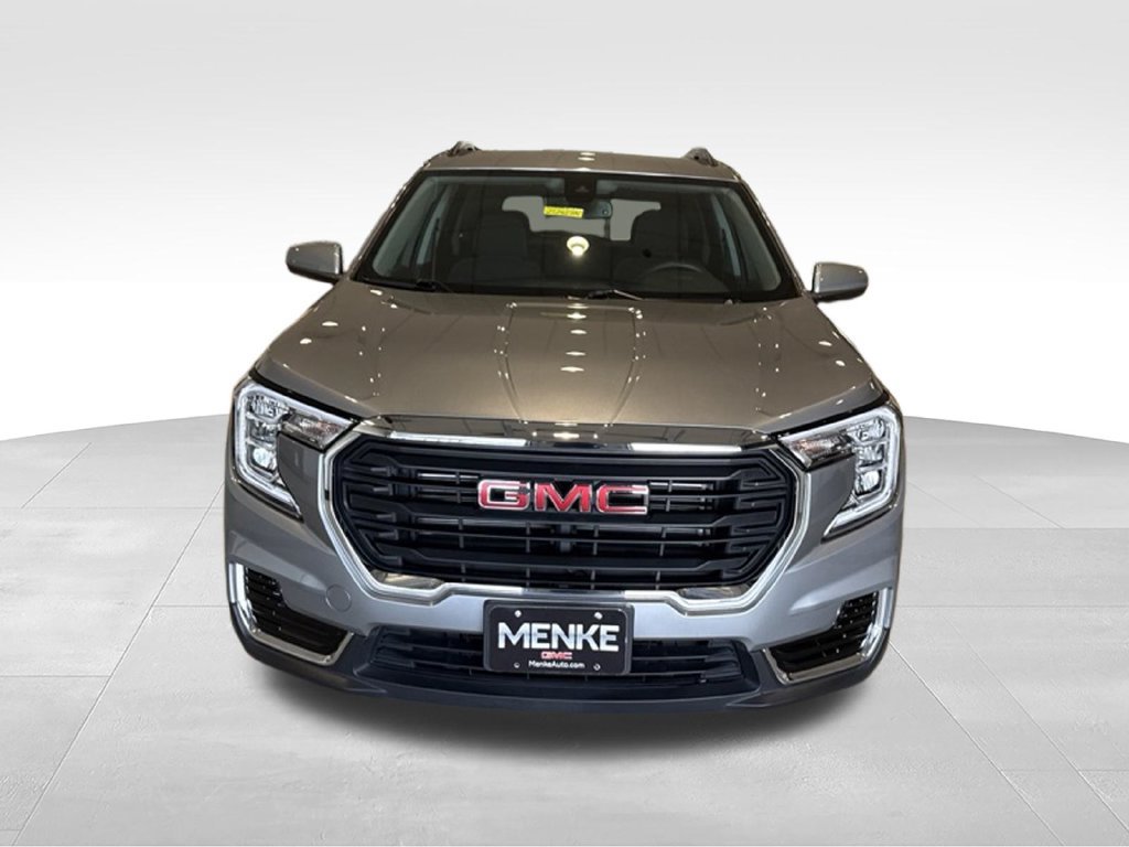 Used 2024 GMC Terrain SLE w/ Driver Convenience Package AWD/4WD image 2