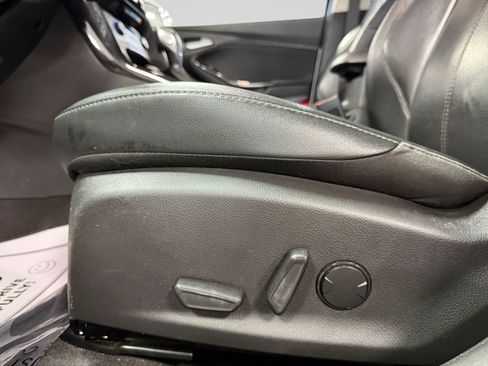 Used 2018 Ford Focus Titanium FWD image 37
