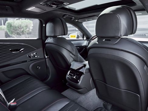 Used 2023 Bentley Flying Spur V8 image 41