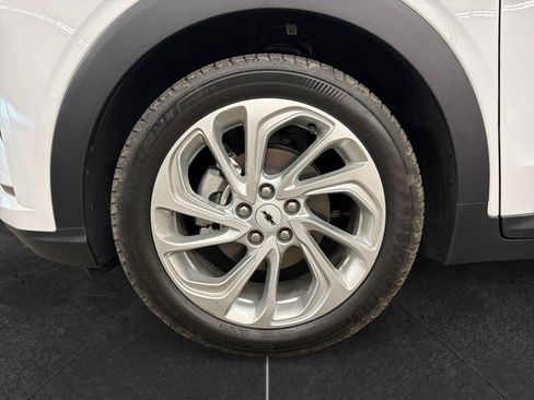 Used 2027 Chevrolet Bolt LT w/ Comfort Package FWD image 31