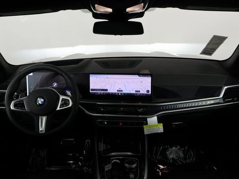 New 2026 BMW X5 xDrive40i w/ M Sport Package AWD/4WD image 4