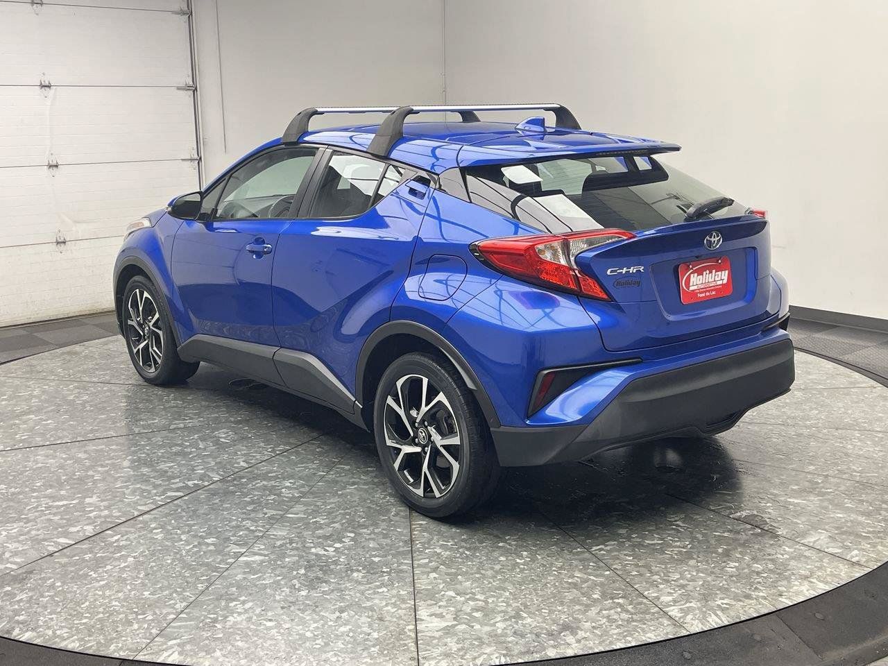 Used 2019 Toyota C-HR XLE FWD image 2