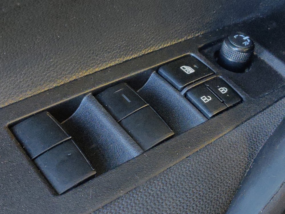 Used 2025 Toyota Corolla LE FWD image 27