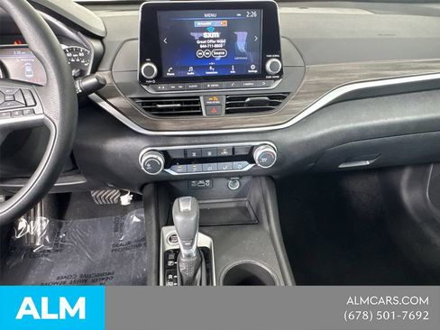 Used 2025 Nissan Altima 2.5 SV FWD image 31