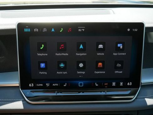 Certified 2025 Volkswagen Tiguan SE AWD/4WD image 28