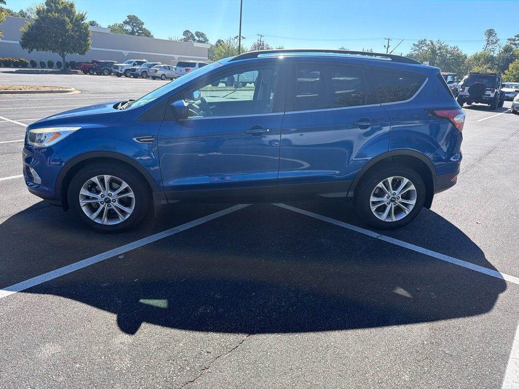 Used 2017 Ford Escape SE w/ Equipment Group 201A FWD image 2