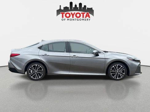 Used 2025 Toyota Camry XLE image 2