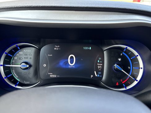 Used 2024 Chrysler Pacifica Limited FWD image 22