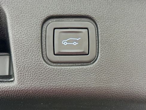Used 2024 Chevrolet Blazer EV LT AWD/4WD image 31