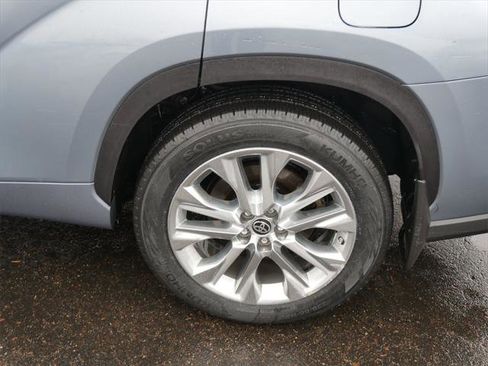 Certified 2022 Toyota Highlander Limited image 8