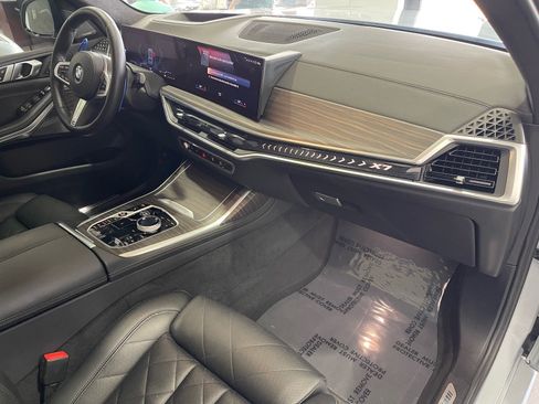 Used 2023 BMW X7 xDrive40i w/ M Sport Package AWD/4WD image 43