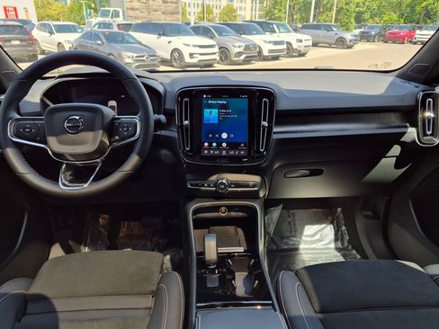 Used 2023 Volvo C40 P8 Recharge Ultimate AWD/4WD image 24