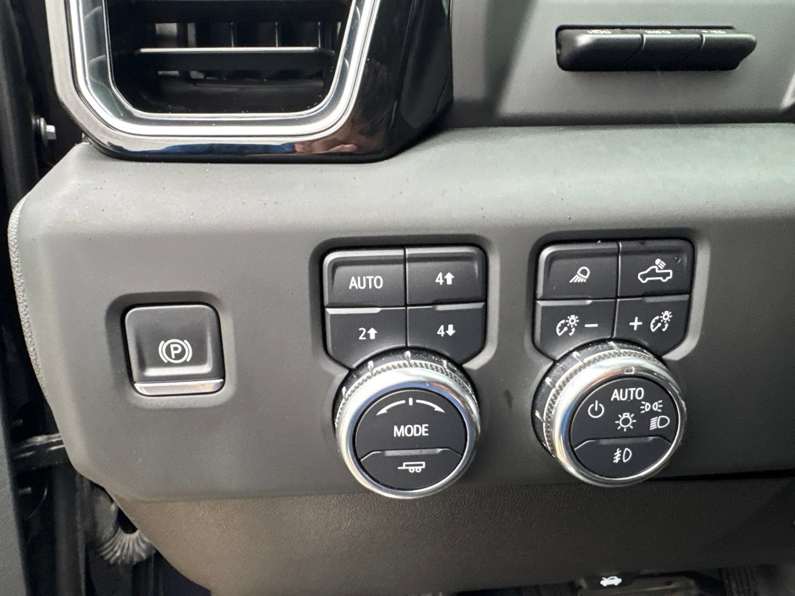 Used 2024 GMC Sierra 2500 Denali w/ Denali Reserve Package AWD/4WD image 14